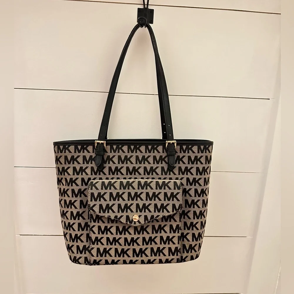 MICHEAL KORS Jet set black-tan medium logo  signature print tote shoulder bag